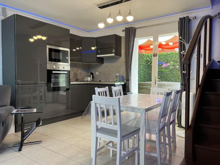 Kings Villa Near Disneyland Reserved Only For Family With Kids Saint-Germain-sur-Morin Exteriér fotografie